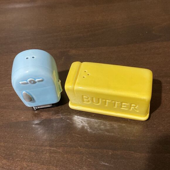 Vintage Hand painted Fridge & Butter Dish Salt & Pepper Shakers - Picture 2 of 11